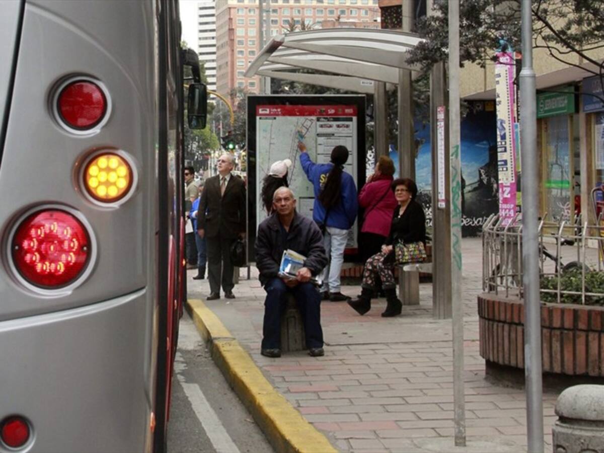 Denuncian irregularidades en licitación de paraderos de Bogotá