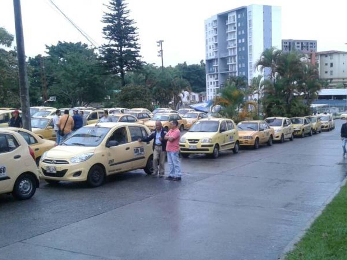 Lunes 23 de octubre sería la hora cero para paro nacional de taxistas