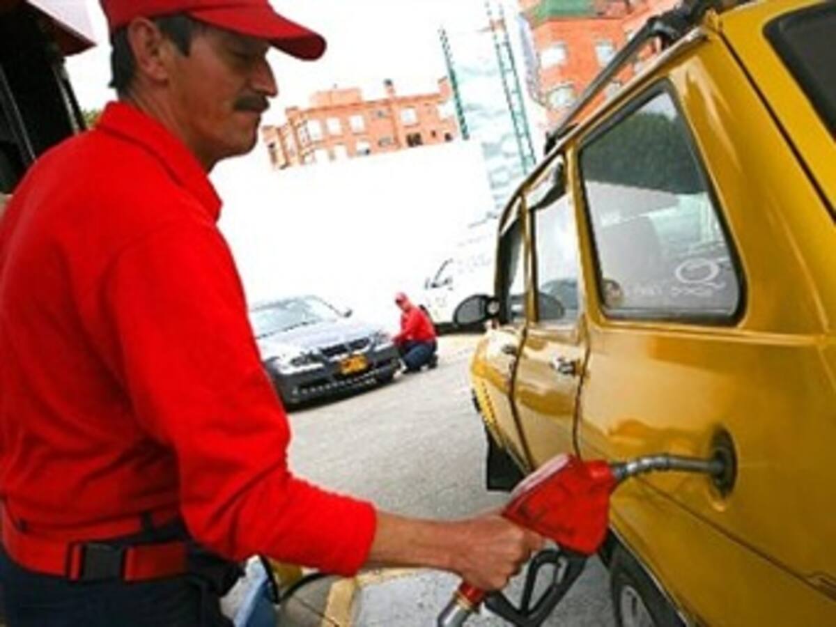 Gasolina bajó en Bogotá pero sigue al alza en otras ciudades