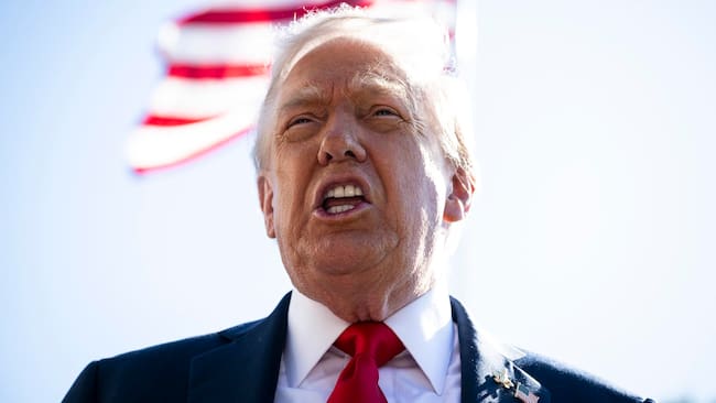 WSH01. WASHINGTON (ESTADOS UNIDOS), 08/10/2025.- Fotografía de archivo del 5 de octubre de 2025, que muestra al presidente de Estados Unidos, Donald Trump, hablando con los medios de comunicación en el Jardín Sur de la Casa Blanca, en Washington (EE.UU.). El Gobierno de Israel y el grupo islamista Hamás acordaron en la madrugada de este jueves comprometerse con la primera fase del plan de paz para la Franja de Gaza, que incluye liberar a los rehenes a cambio de prisioneros palestinos y la retirada del Ejército israelí de ciertas partes del enclave. EFE/ Graeme Sloan / Pool NO VENTAS ZONA EPA