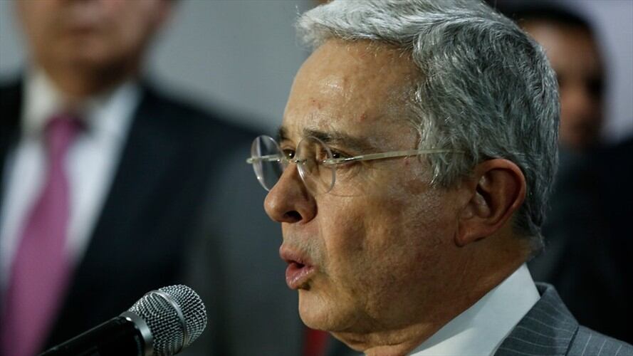 Álvaro Uribe le pidió al presidente Juan Manuel Santos que confirme si tuvo una reunión con directivos de Odebrecht en Panamá. Foto: Colprensa - Juan Páez