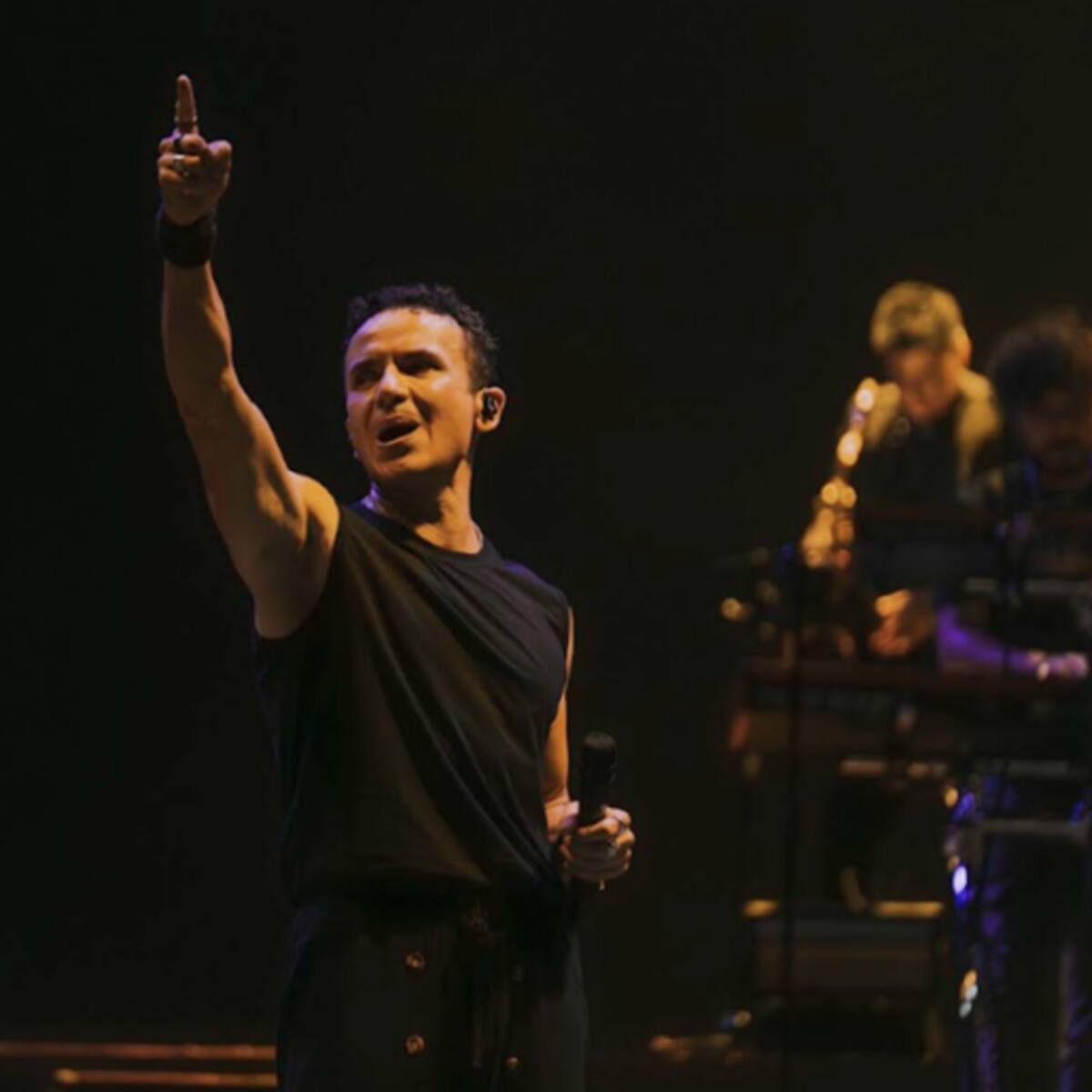 Fonseca cierra con éxito su “Tropicalia Tour” en Colombia y anuncia gira internacional
