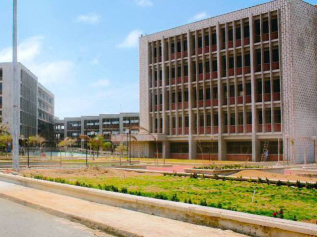 891 catedráticos de la Uniatlántico, sin contratos por paro estudiantil