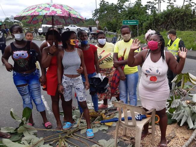 Habitantes de Buenaventura bloquearon la via alterna interna