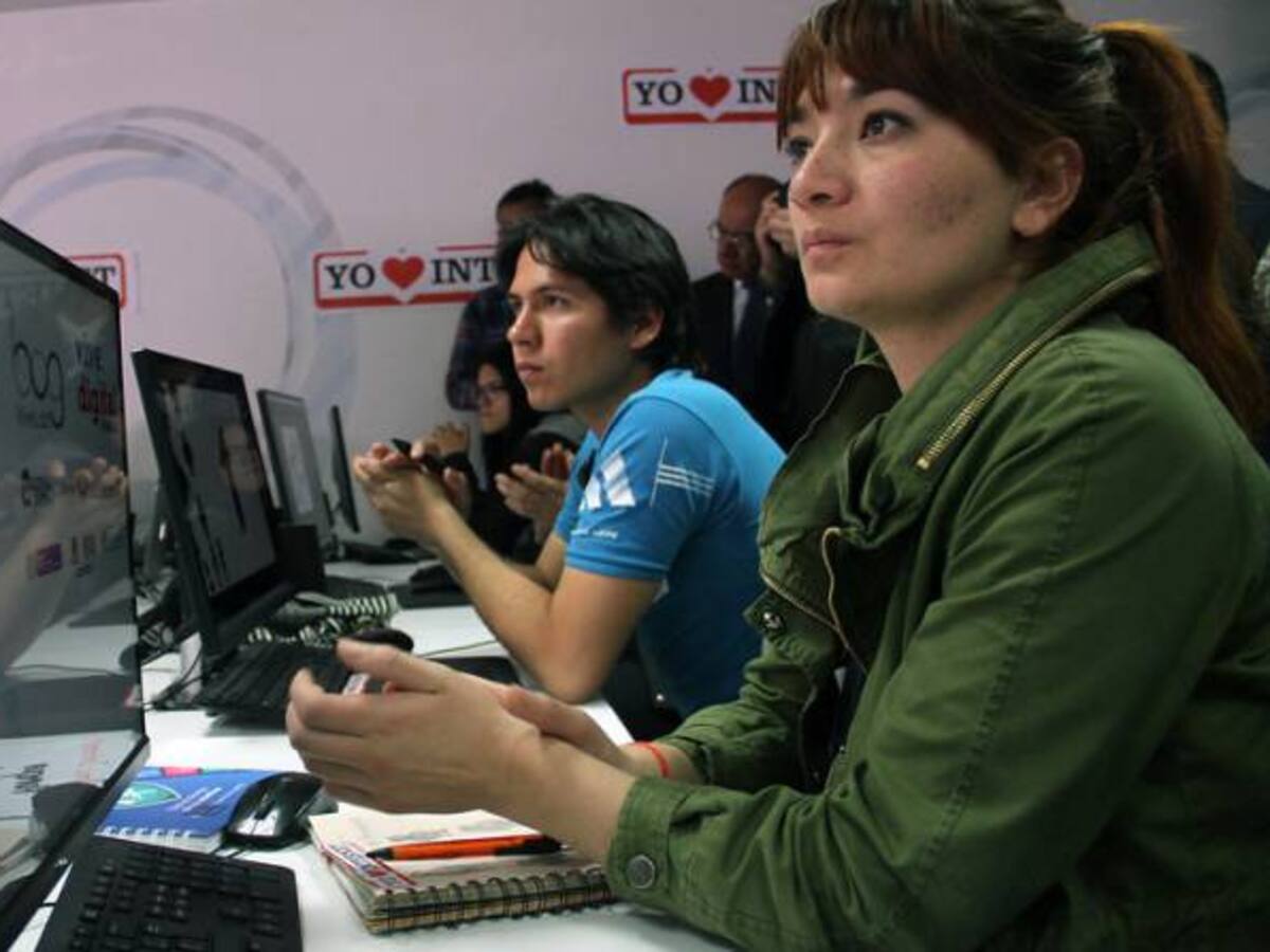 Hay que reconstruir la sociedad que desgarró la guerra: universidades