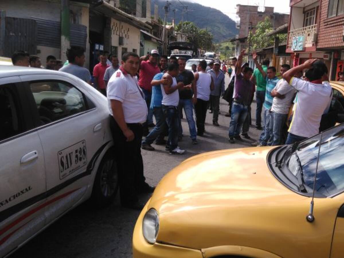Bloquean vía entre Ricaurte y Tumaco por escasez de gasolina
