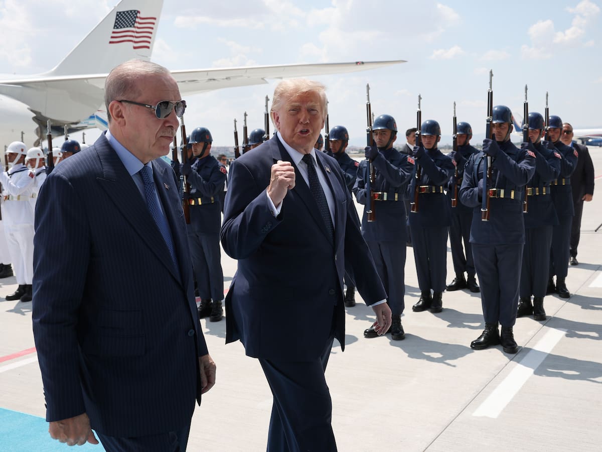 Donald Trump llegó a Ankara para participar en la cumbre de líderes de la OTAN
