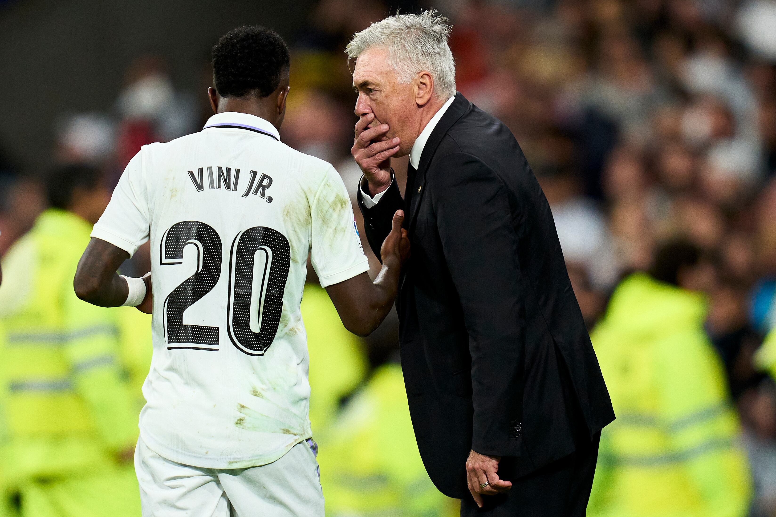 Vinicius Junior junto a Carlo Ancelotti en el Real Madrid. (Photo by Diego Souto/Quality Sport Images/Getty Images)