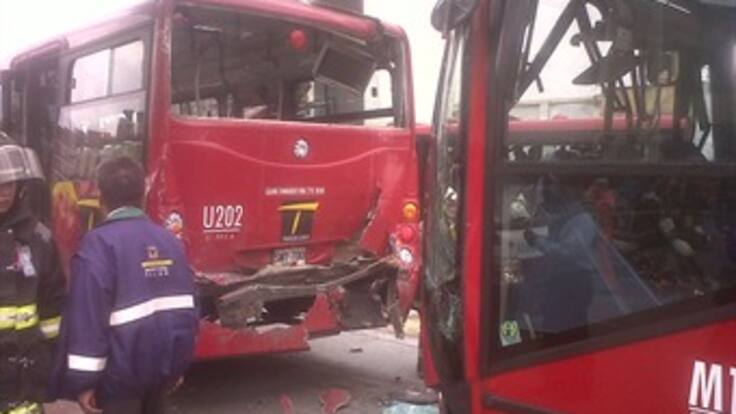 Choque de tres buses de Transmilenio deja 79 heridos