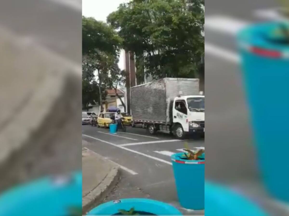 Instalación de materas en la Calle 8va. generó polémica en Cali