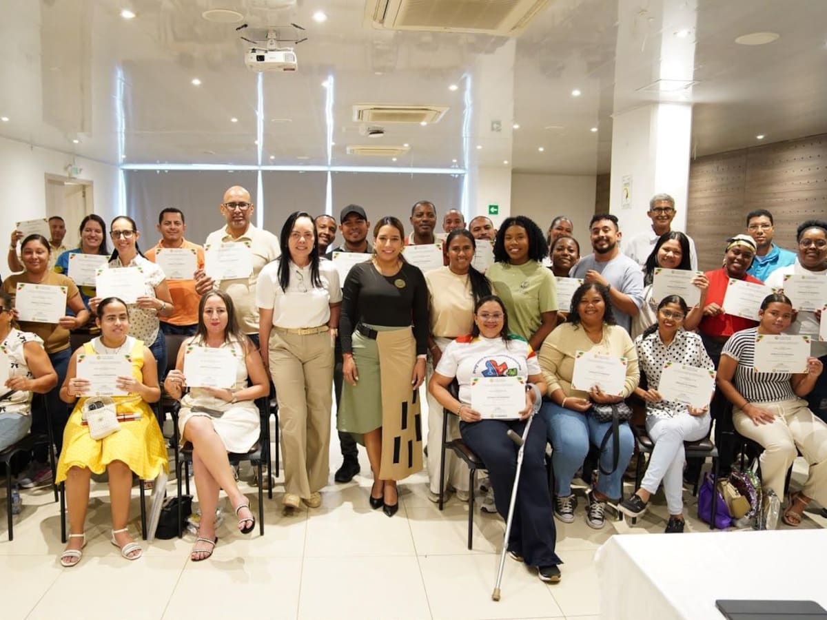 Distrito certificó a 45 líderes con discapacidad y sus cuidadores en Cartagena