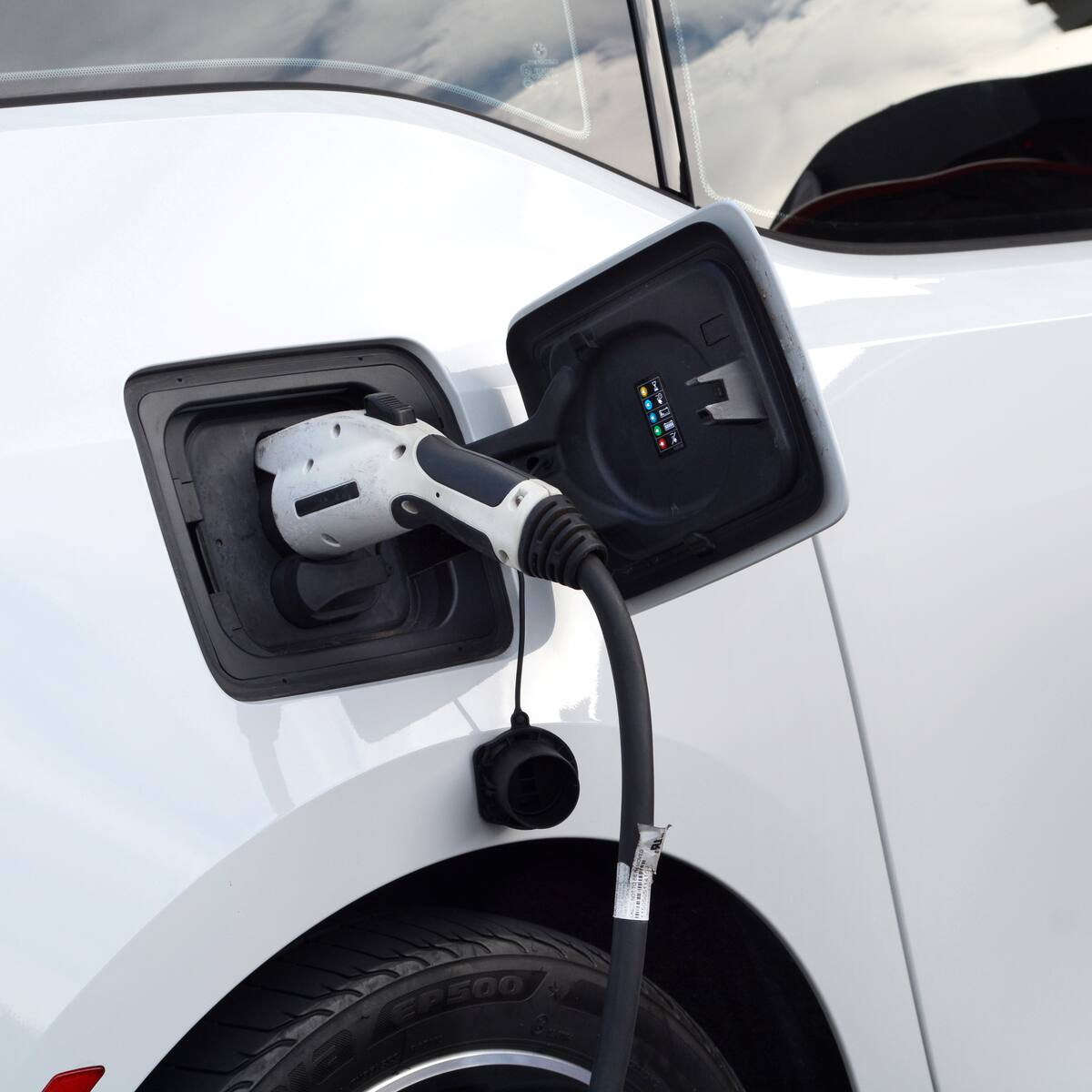 Carros eléctricos ahorran 3 millones de dólares diarios en Latinoamérica