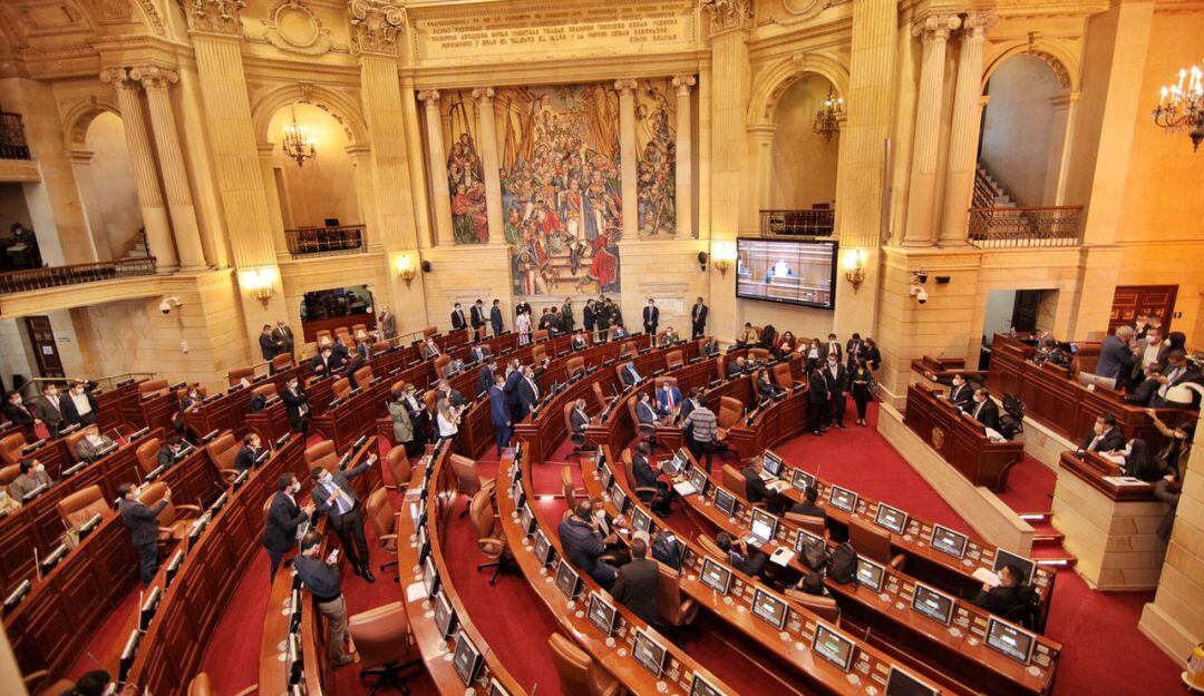 Una de las propuestas plantea incluir en la reforma tributaria un impuesto al salario de los congresistas