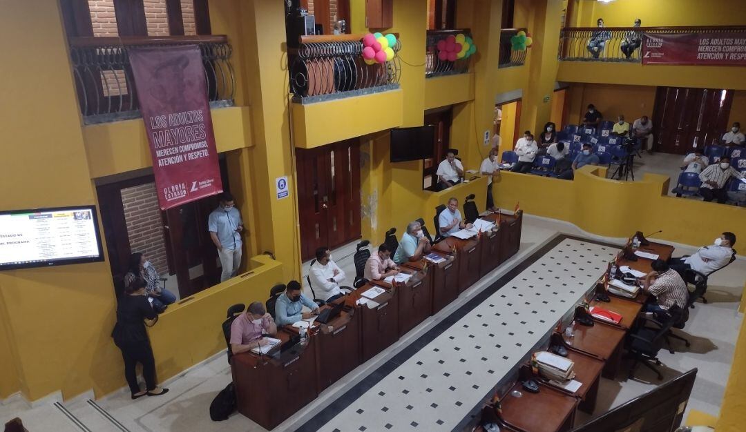 La corporación denunció que las manipuladoras fueron contratadas pese a no tener contrato de alimentación para los abuelitos