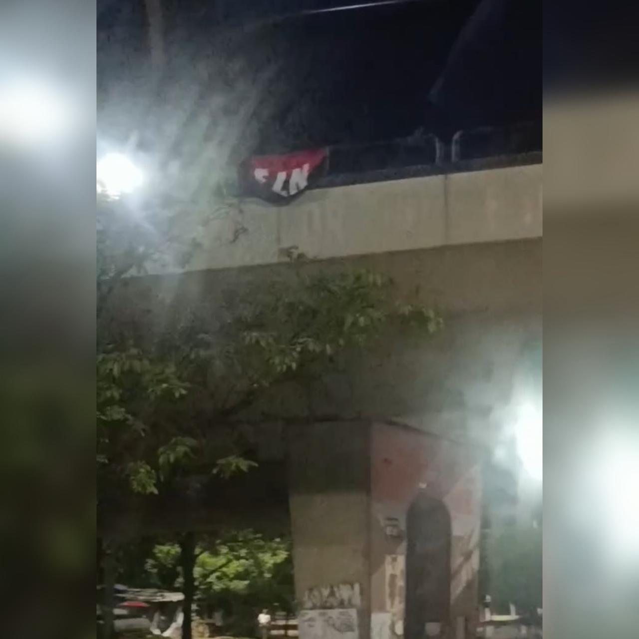 Cierran puente Murillo en Barranquilla por bandera del ELN. Foto: suministrada.