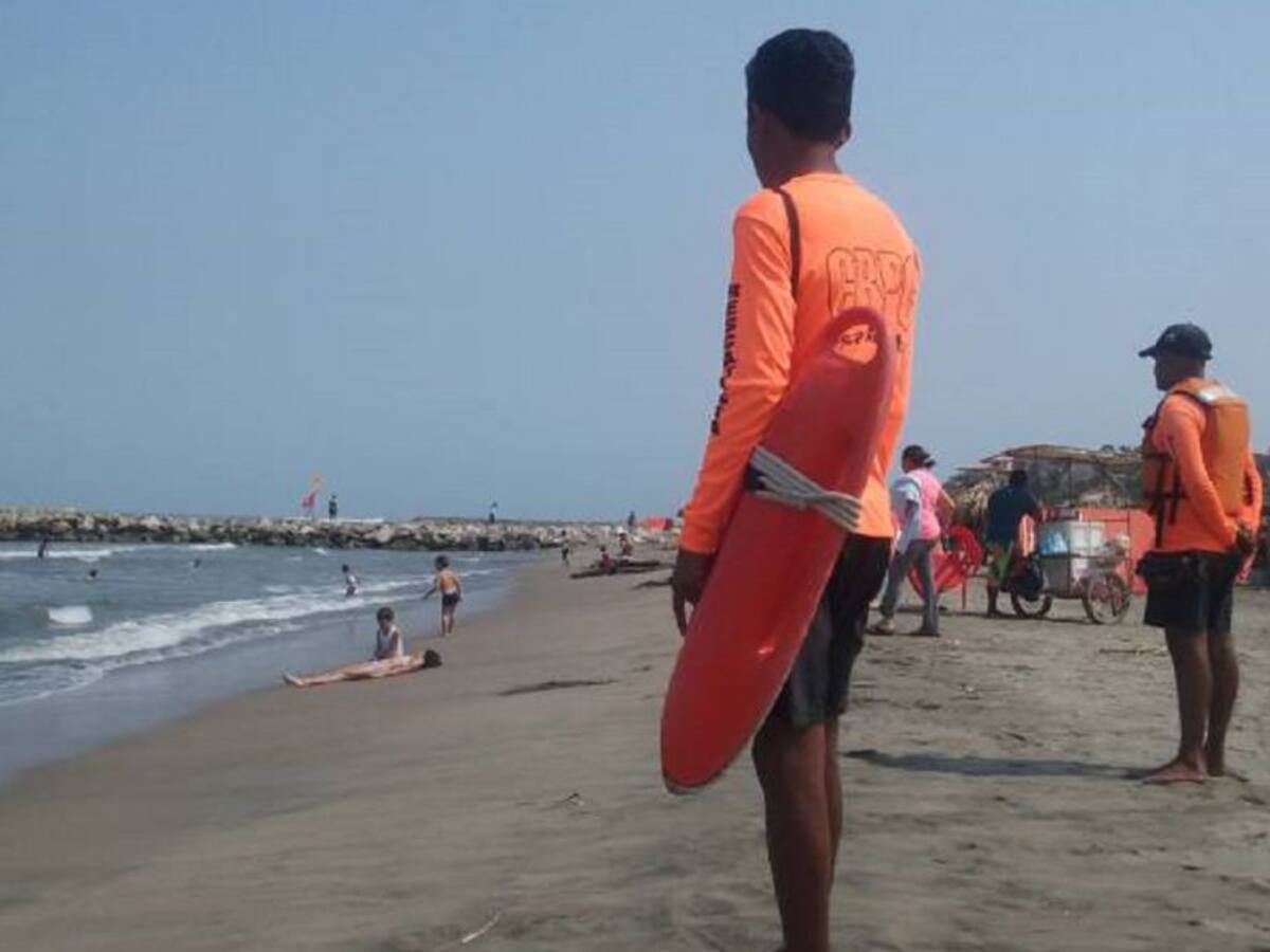 Rescatan a tres jóvenes en playas de Puerto Colombia