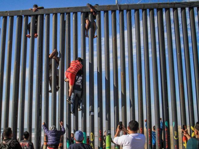 Texas continuará construcción de muro fronterizo con México