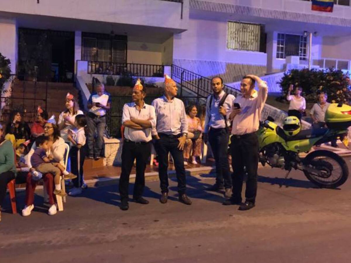 En Altos de Cabecera partieron torta por el año de los cambios viales