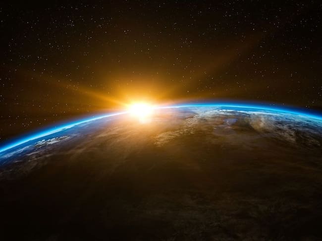 Estación Espacial captó imágenes de luces en conjunto llegando a la Tierra