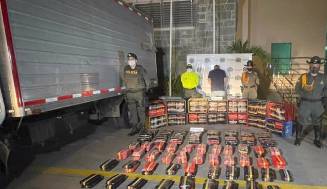 En un puesto de control de la Policía en la variante Mamonal Gambote hallaron 268 kilos de marihuana en el techo del furgón