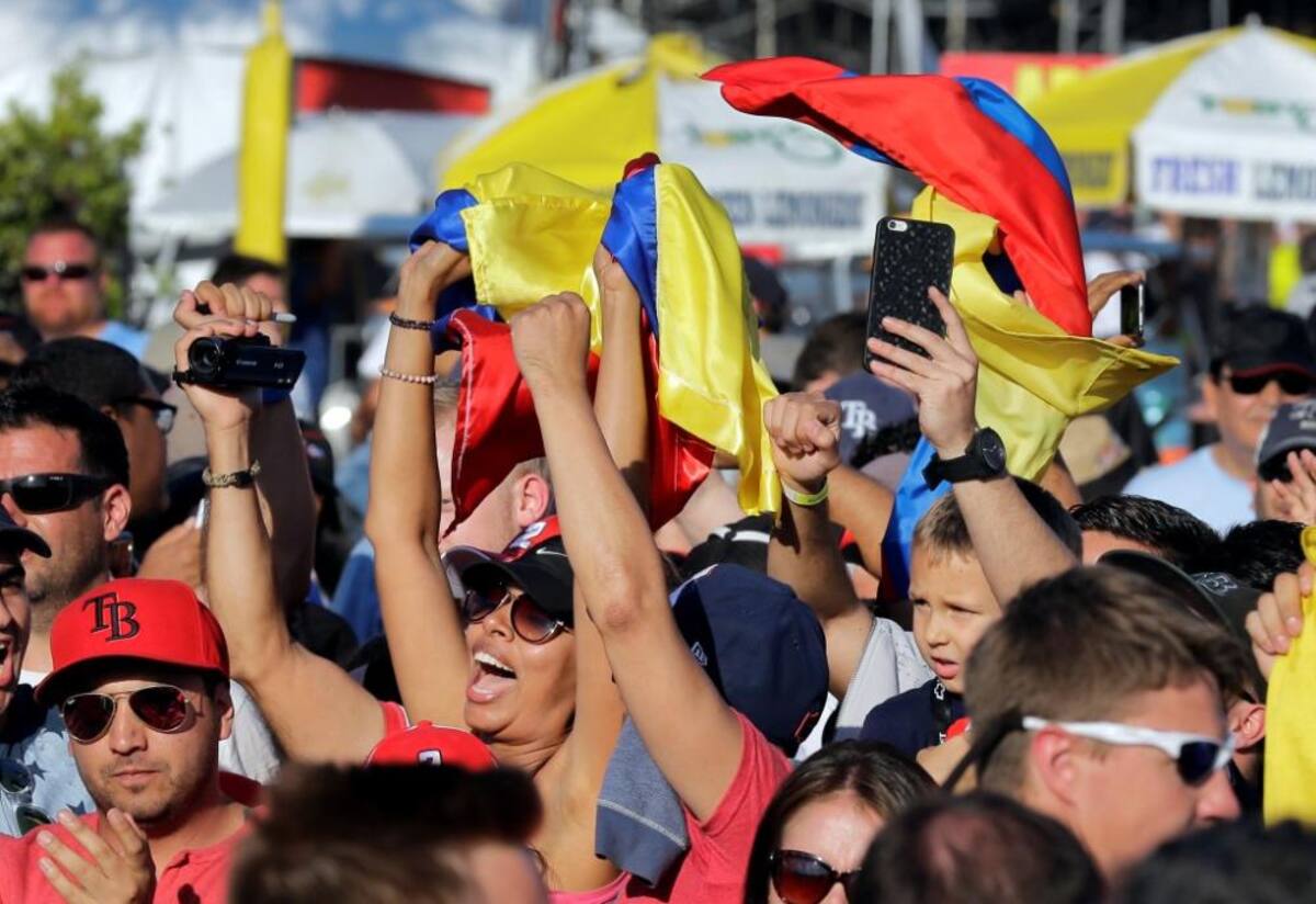 El piloto bogotano consiguió su decimotercer triunfo en la IndyCar en el inicio de la temporada 2015 en San Petersburgo. Montoya superó a su compañero de escudería Will Power, quien terminó segundo. El tercero fue Tony Kanaan.