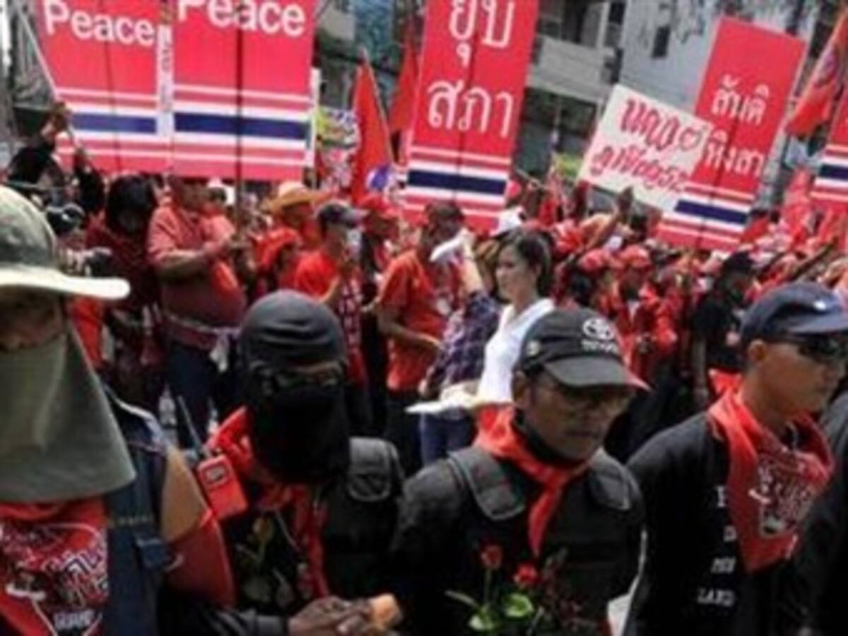 El Ejército tailandés amenaza con dispersar por la fuerza a 'camisas rojas'