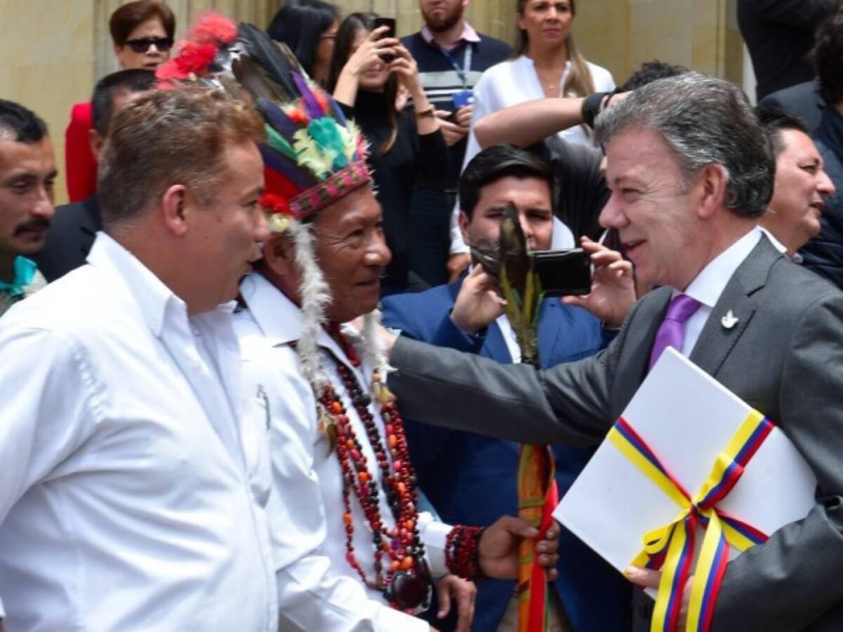 Santos anuncia cese el fuego bilateral definitivo con las Farc