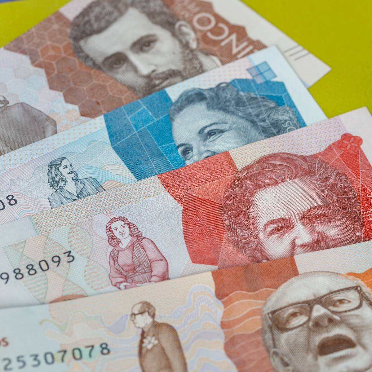 FMI eleva previsión para el crecimiento de la economía de Colombia en 2025