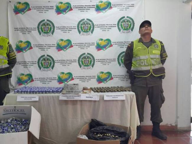 Policía de Bolívar incauto elementos para falsificación de licor en vehículo de empresa de mensajería