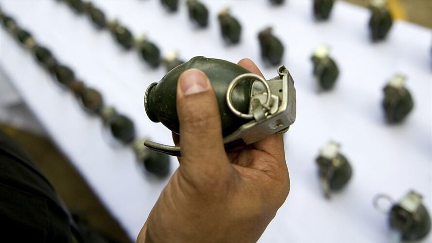 Una menor de tres años de edad falleció como consecuencia de un ataque con granada de fragmentación y armas de fuego. Foto: Getty Images | Imagen de referencia