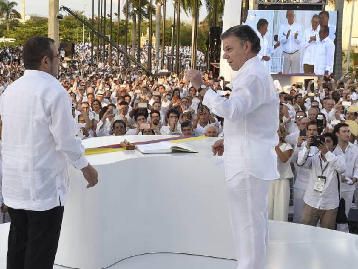 Presidente Santos recuerda a Gabo en la firma de la paz