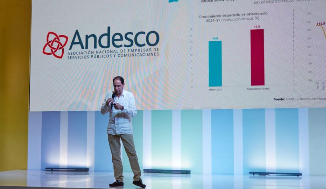 El jefe de la cartera José Manuel Restrepo, indicó que Colombia avanza en su proceso de recuperación y proyectó las cifras del FMI en un 7.5%