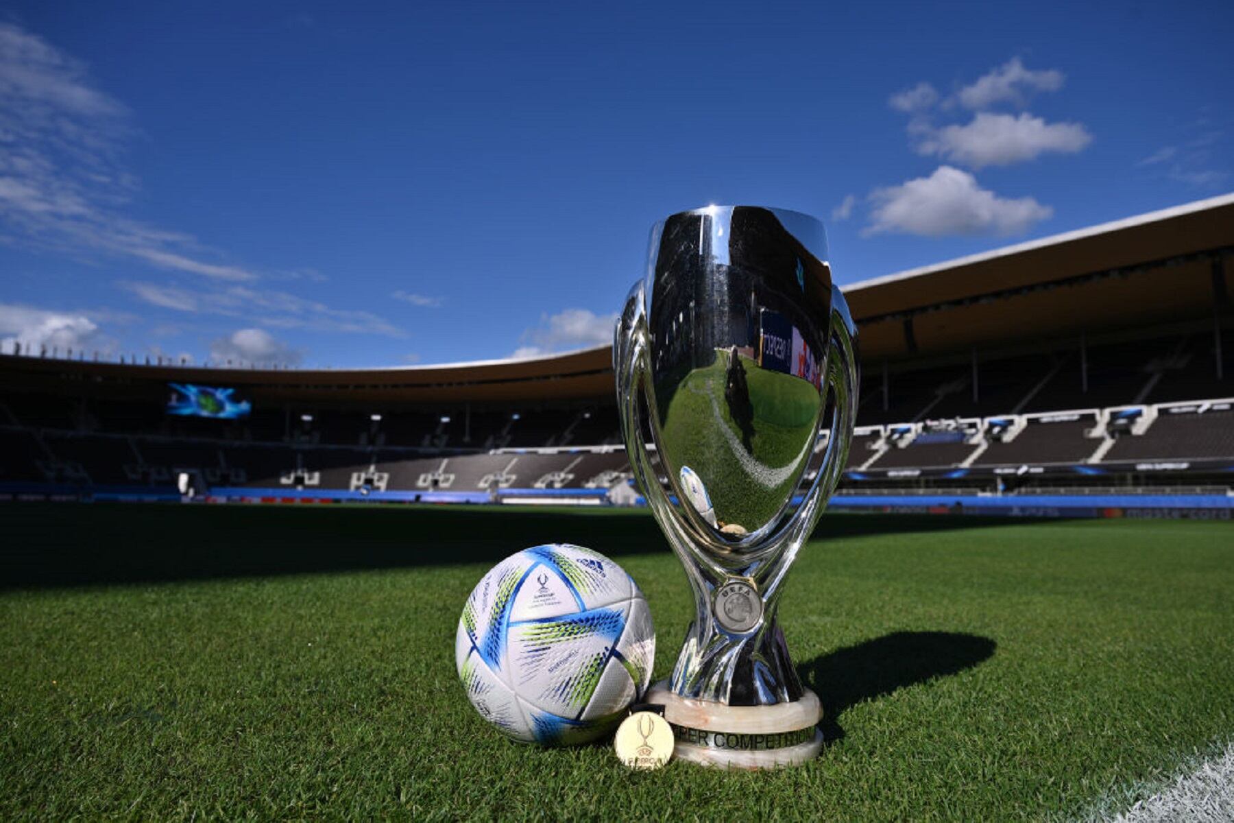 Trofeo de la Supercopa de Europa edición 2022 (Foto de Oliver Hardt - UEFA/UEFA via Getty Images)