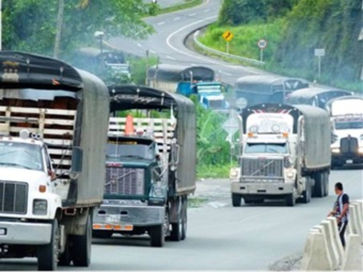 Camioneros anuncian que "inmovilizan" sus vehículos