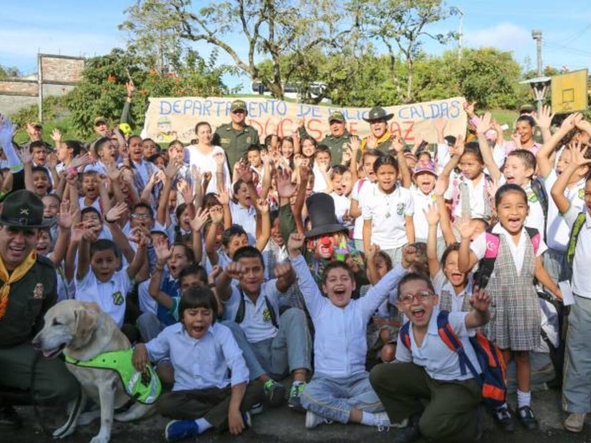 Con "Dulces de Paz" la Policía en Caldas celebra el día de los disfraces