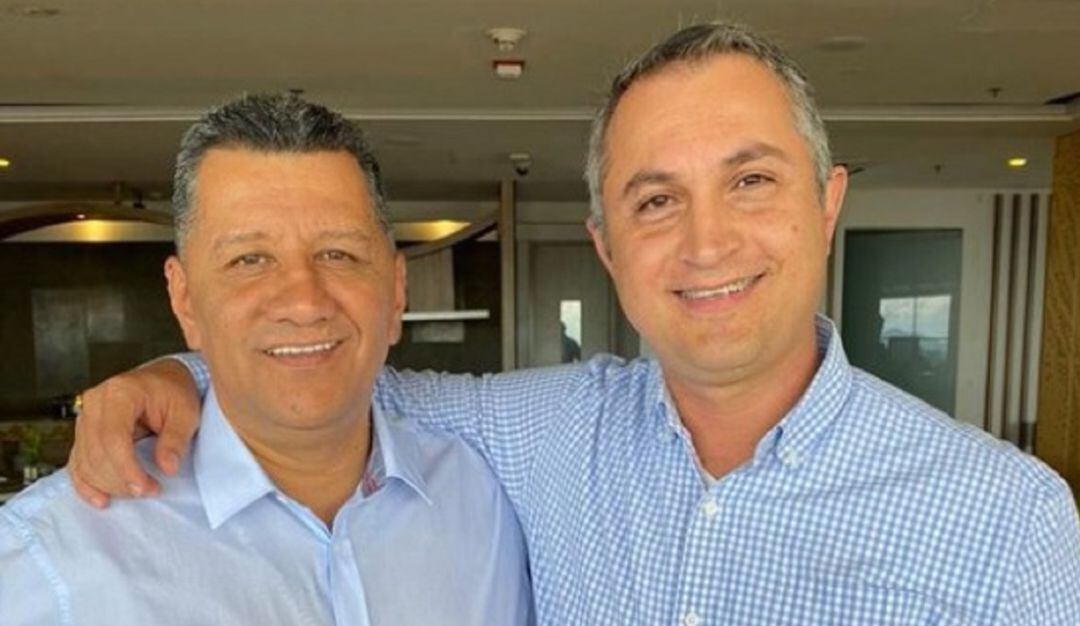 El gerente de la fábrica Leonardo Bedoya junto al gobernador Ricardo Orozco. 