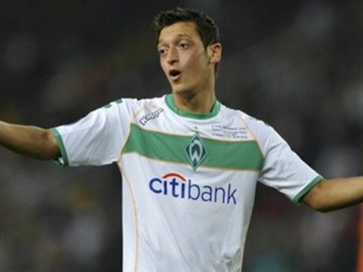 Director Deportivo del Werder Bremen niega que Real Madrid haya mejorado oferta por Özil