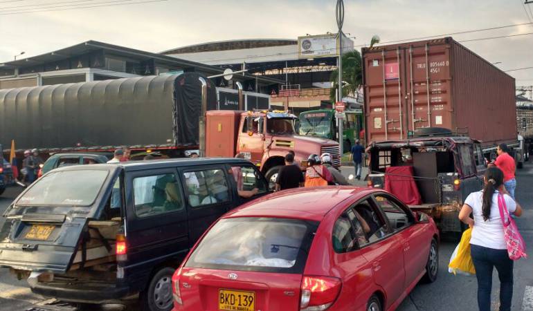 Los conductores se quejaron porque no vieron agentes de tránsito ni Policía de carreteras informando sobre vías alternas.
