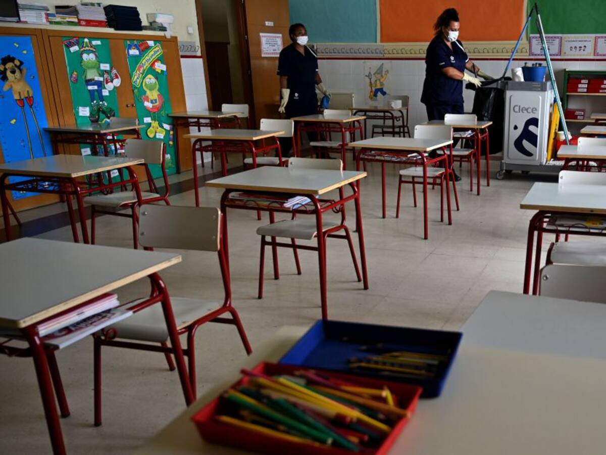 Gobierno pidió acelerar la vacunación contra la COVID-19 en colegios