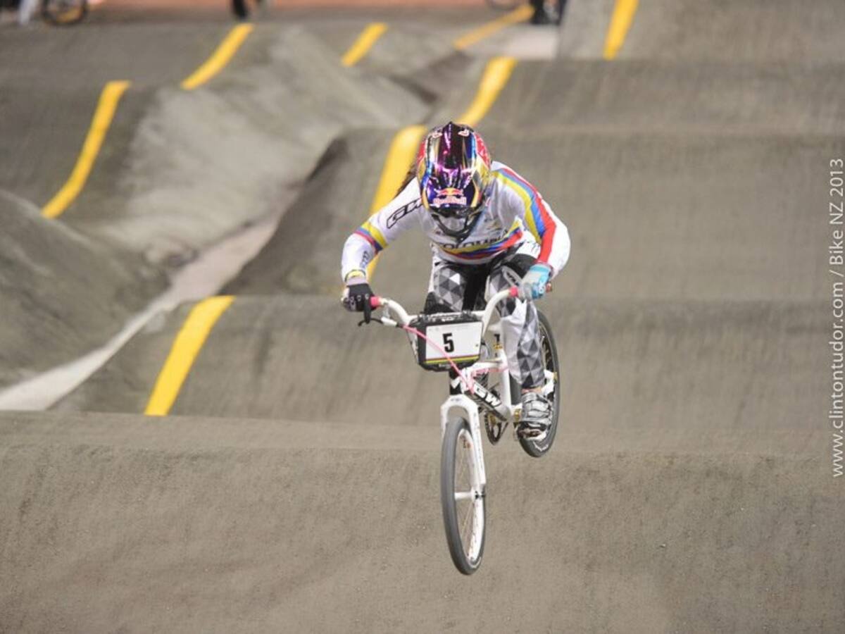 Inician las competencias élite en los Mundiales de BMX