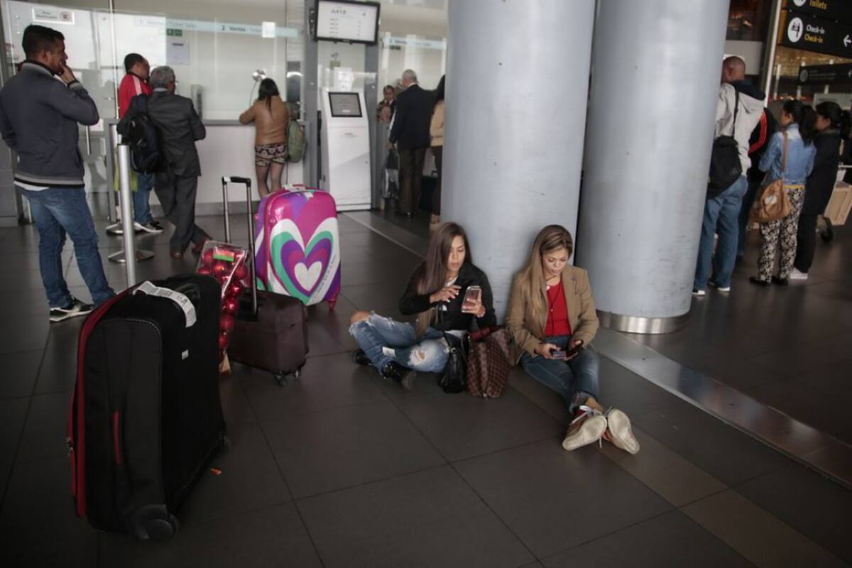 Dijo que el ministerio de Transporte, la Aerocivil y las empresas de avión implementaron un plan de contingencia para afrontar la compleja situación climática que se presenta en diferentes regiones de Colombia.