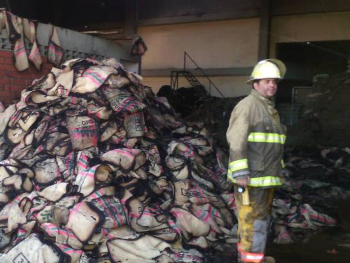 Millonaria pérdida deja incendio de más de 300 sacos de café especial en Huila