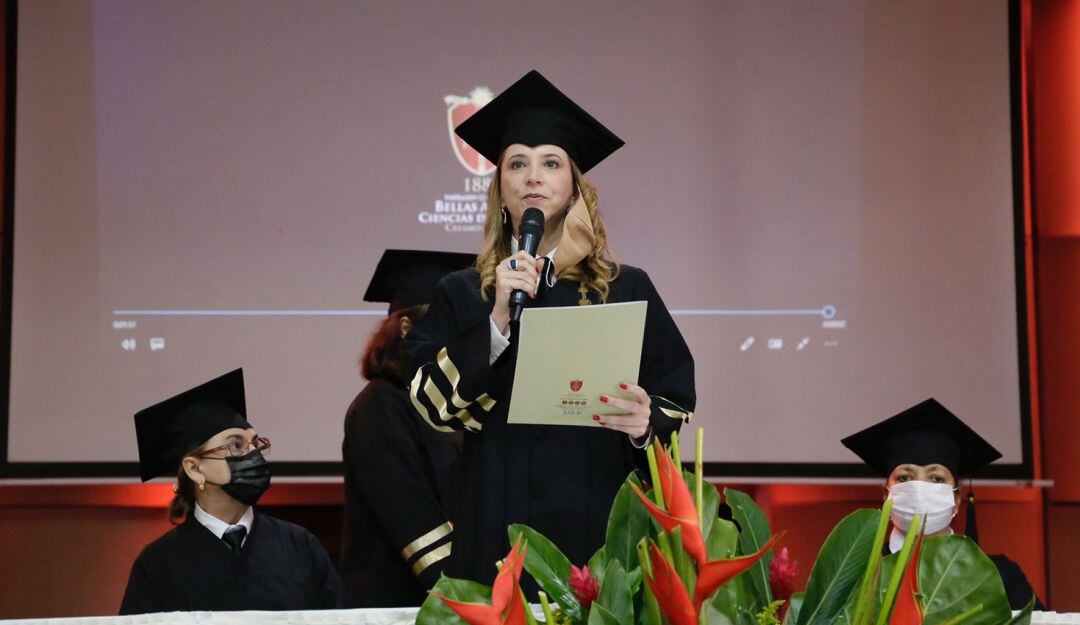 13 graduandos participaron de manera remota y 60 asistieron al salón Pierre Daguet de Unibac