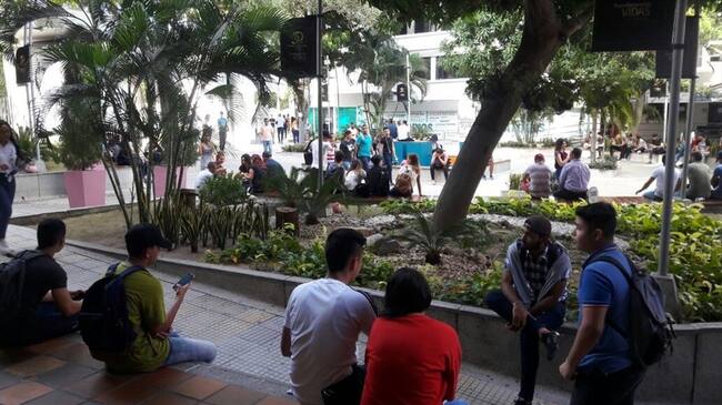 Durante 12 horas, 2.031 sufragantes se acercaron a las tres urnas dispuestas en la plazoleta principal de la Uniautónoma. Foto: W Radio