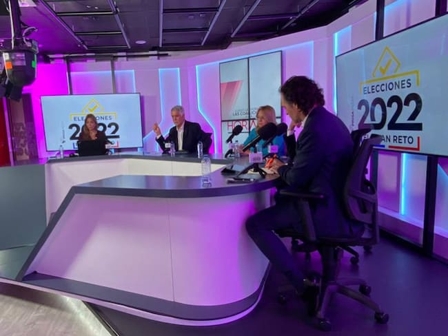 Debate del Equipo por Colombia en Caracol Radio 