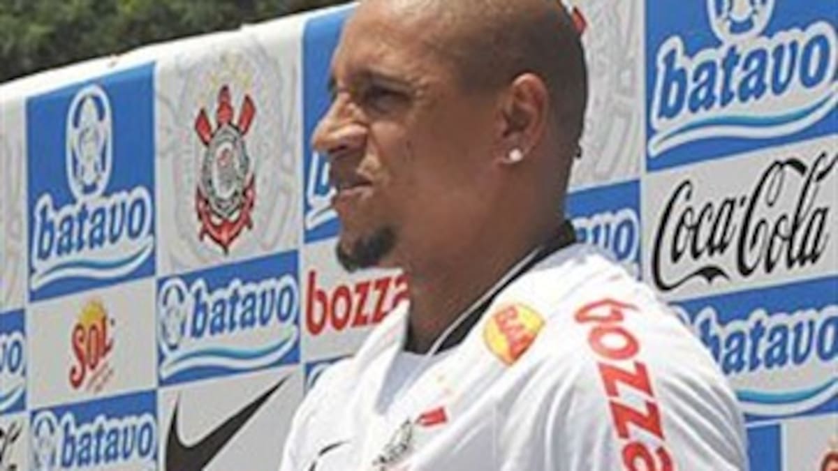 Roberto Carlos dejaría el fútbol brasileño por amenazas