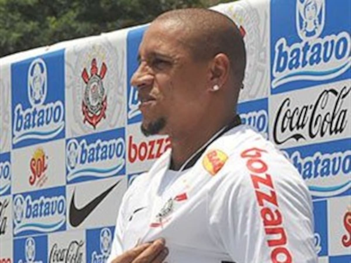 Roberto Carlos dejaría el fútbol brasileño por amenazas