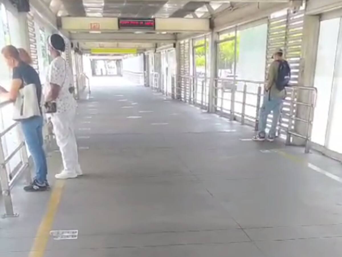 Metrolínea está cambiando la imagen de sus estaciones