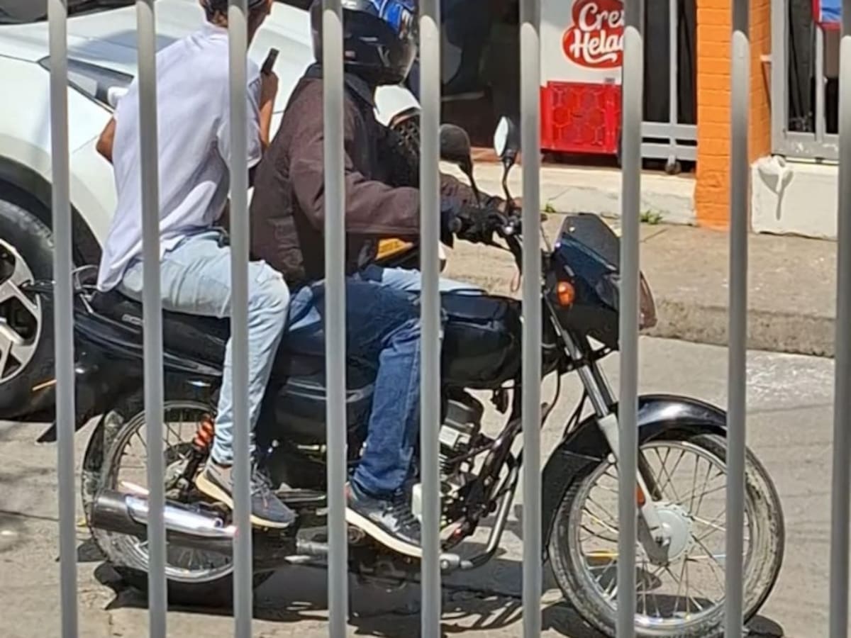 En El Recreo pidieron control a parrillero hombre: “los atracos siempre son en moto”