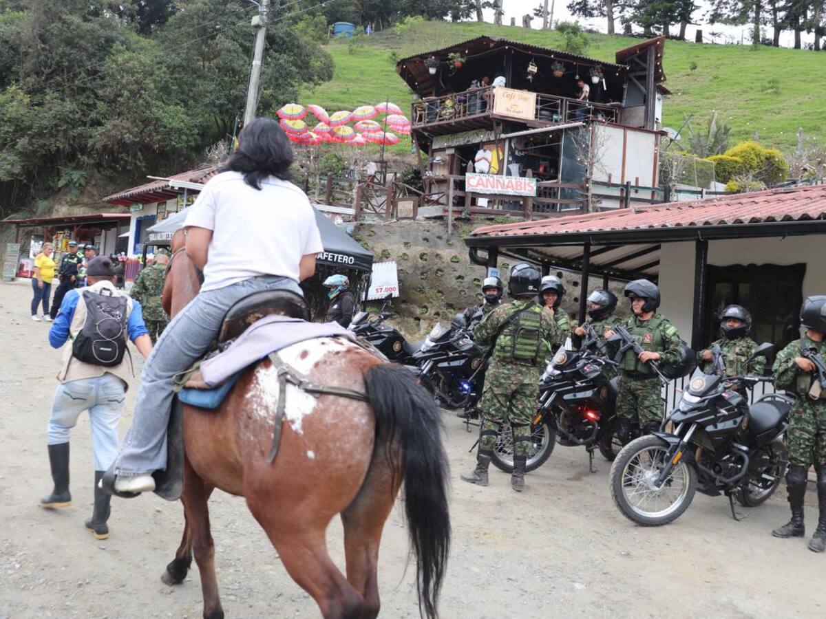20 puestos de control militar en las vías del eje cafetero para garantizar seguridad en vacaciones